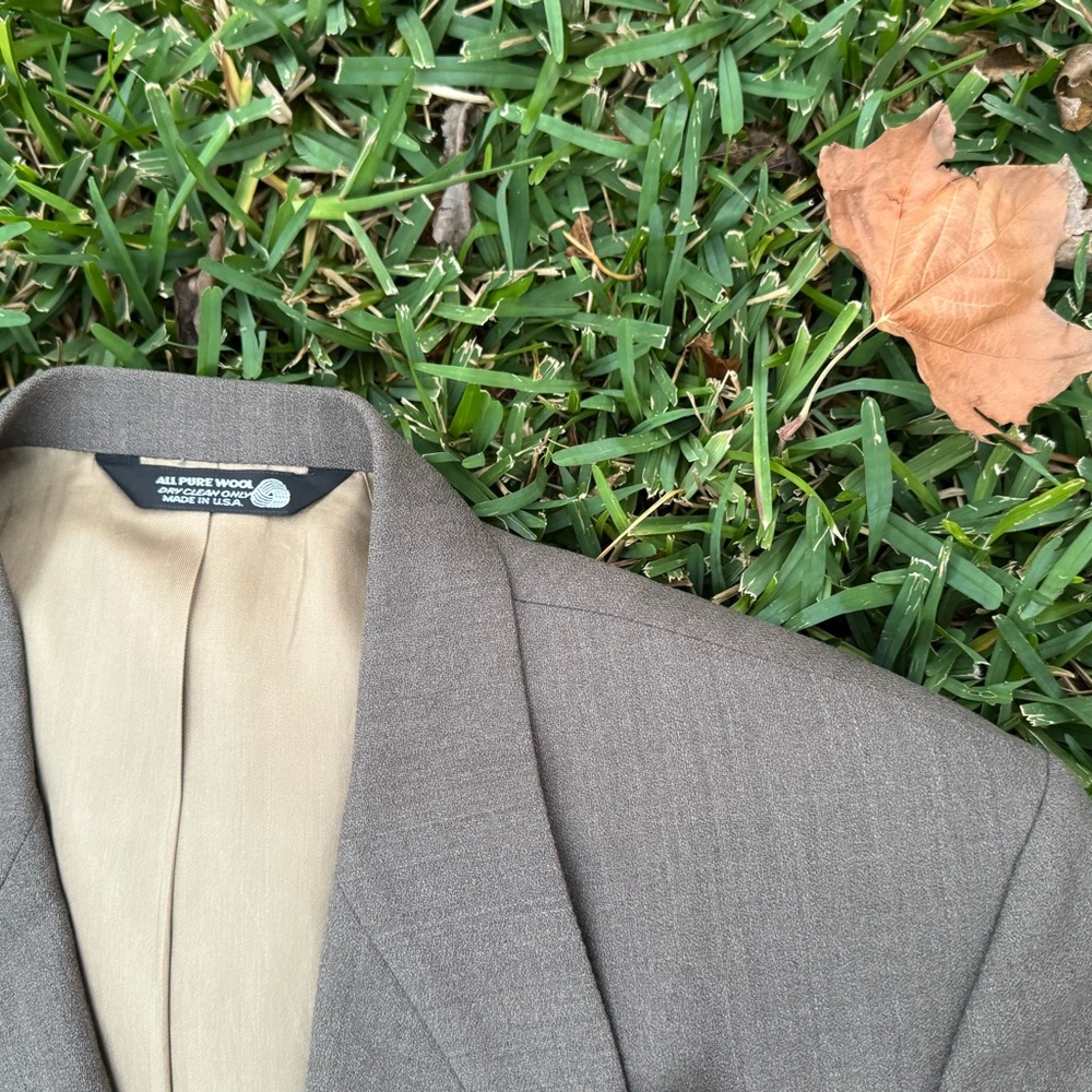 Elevate Your Style: Immaculate Taupe Henry Grethel Signature 44L Suit Set